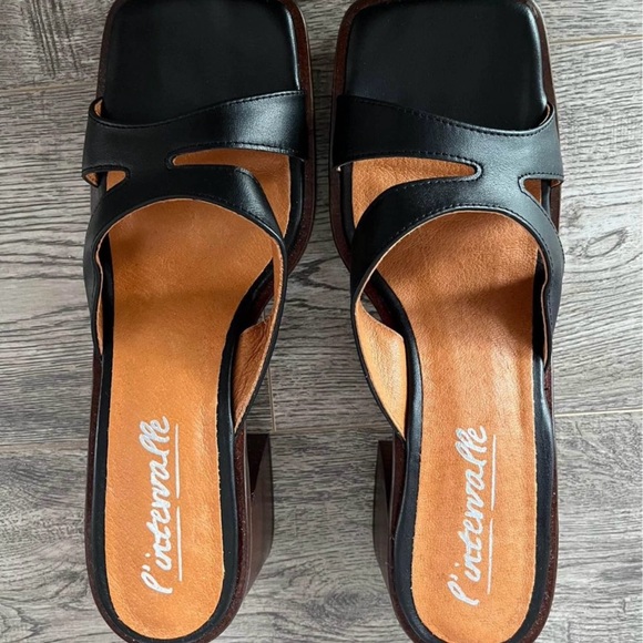 Belles sandales portées uniquement à l'intérieur. État neuf. - Picture 3 of 4